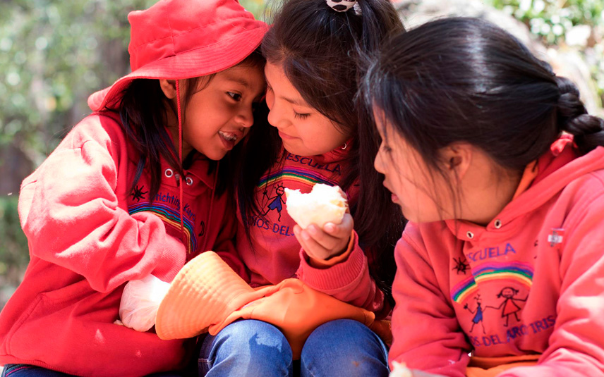 Arco Iris Social Project - Happy girls