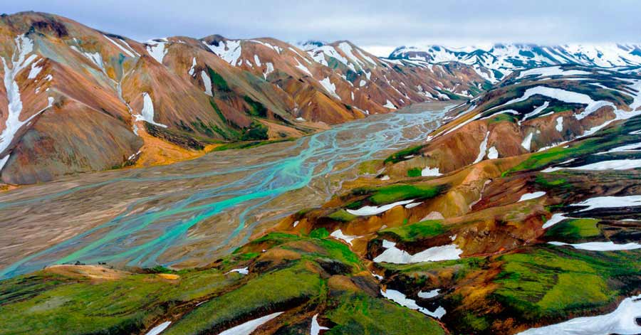 Landmannalaugar Iceland rainbow mountain. Auri Peru
