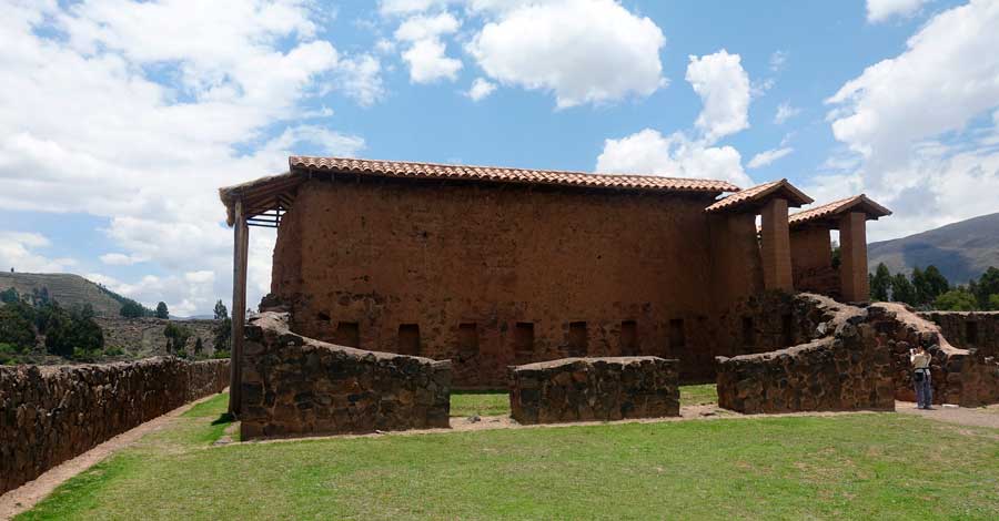Raqchi enclosures