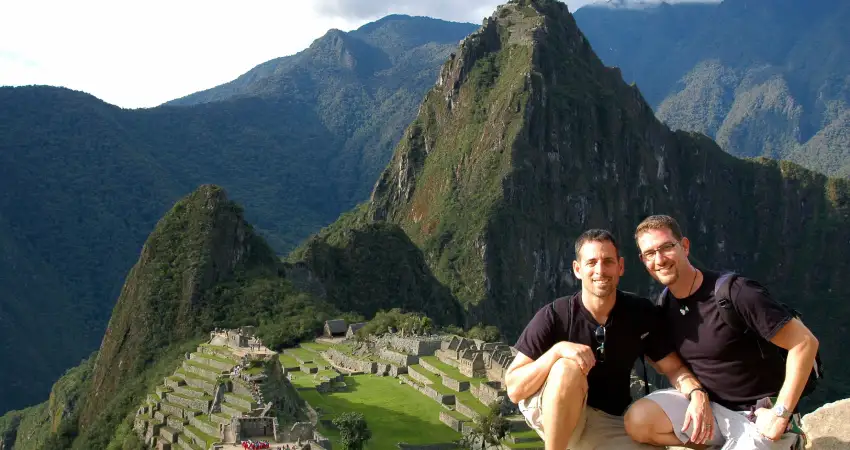 couple in machupicchu