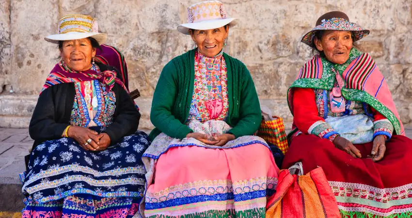 traditional peruvian clothing in the andes