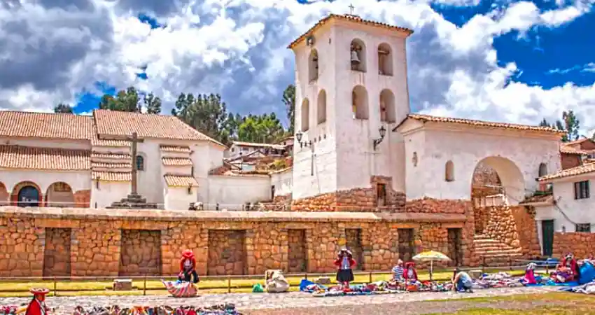 urubamba town chinchero