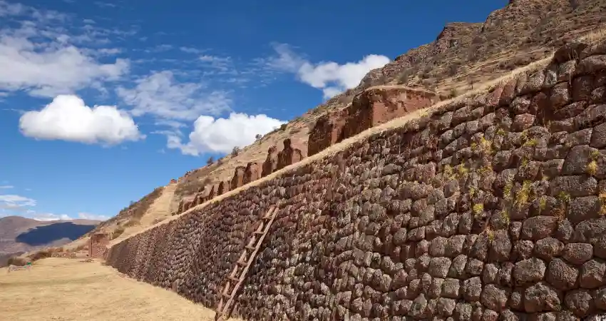 huchuy qosqo important buildings