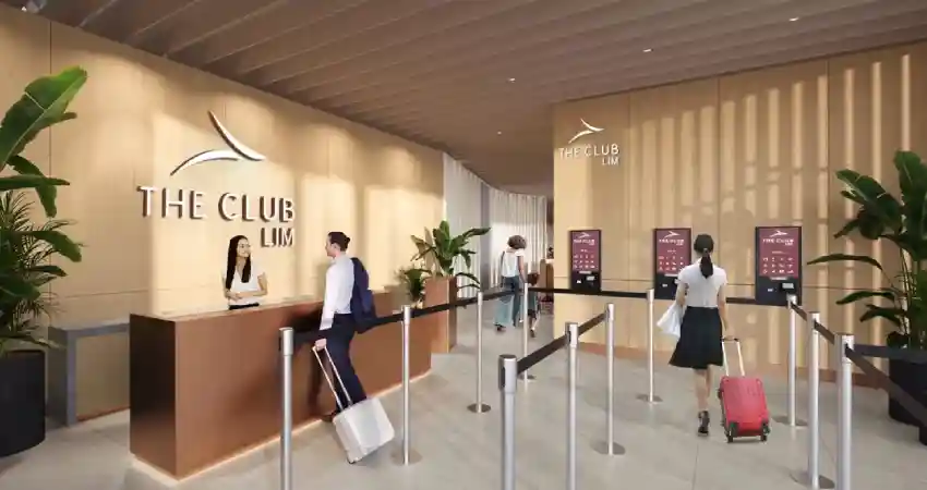 The Club Lima lounge at Jorge Chavez Airport, featuring comfortable seating and a modern design for travelers.