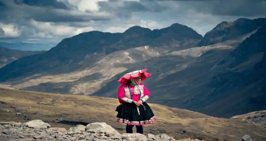 lares luxury trek in peru local communities