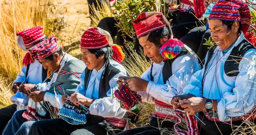 textile tours in peru taquile