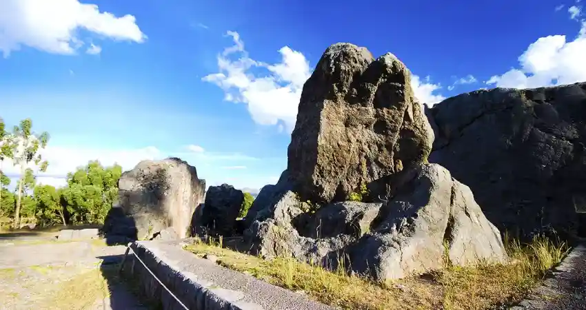 cusco points of interests qenqo