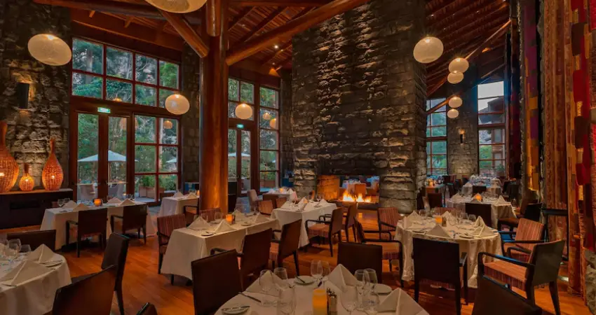 Tambo del inka sacred valley bar 1