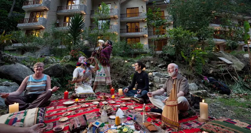 A group of people enjoying a candlelit dinner with music at Sumaq Hotel Machu Picchu.