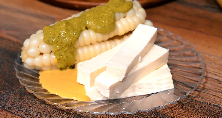 street food cusco choclo con queso